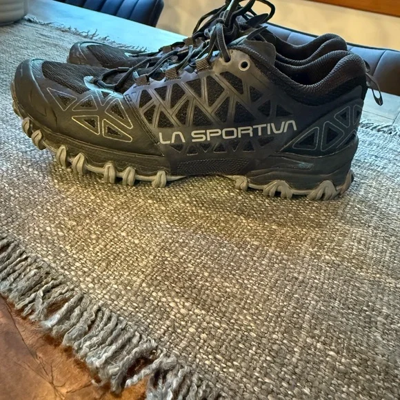 La Sportiva Bushido II Trail Running Shoe - Women's. Black/Carbon, 39.5 - Picture 3 of 6